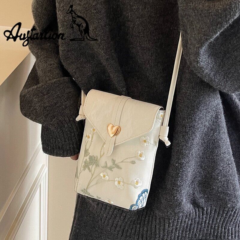 Augtarlion Chinese Embroidery Floral Butterfly Crossbody Phone Bag Gold Heart Clasp Shoulder Bag