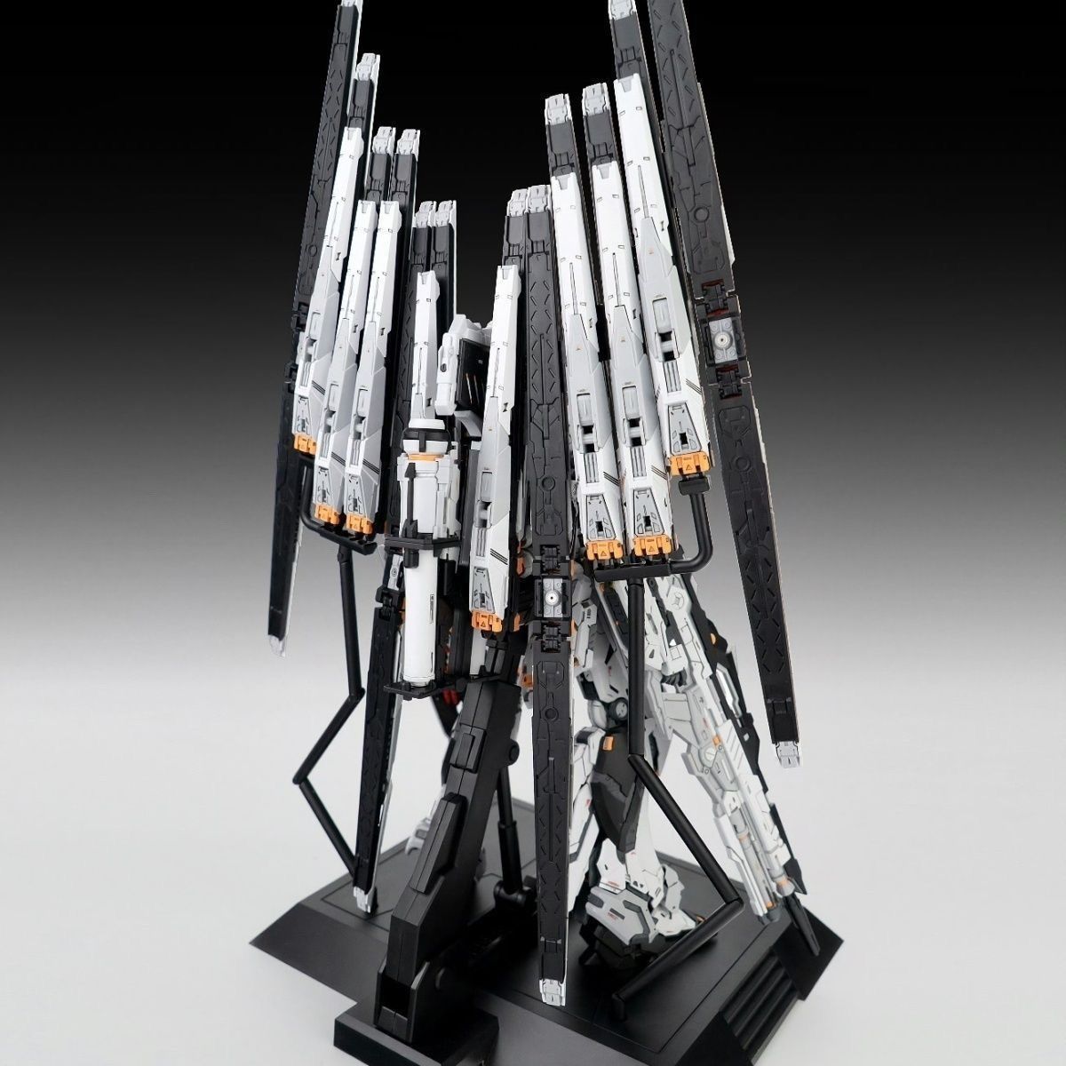 Farm Master Fortune Bull Nu Gundam GK Style 1/100 Snap-Fit Model Kit with Six Fin Funnels Display Base & Special Bonus