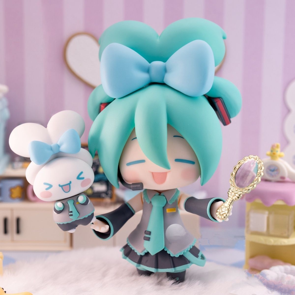 Good Smile Nendoroid 2306 Hatsune Miku Cinnamoroll Collab Ver Nendoroid Figure with 2 Cinnamoroll Mascots & Gold Mirror