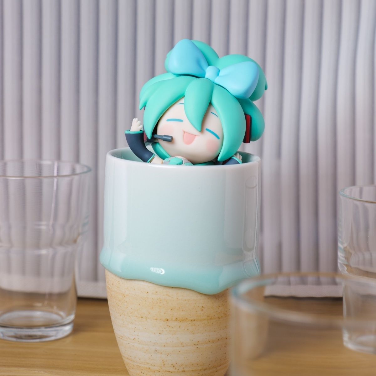 Good Smile Nendoroid 2306 Hatsune Miku Cinnamoroll Collab Ver Nendoroid Figure with 2 Cinnamoroll Mascots & Gold Mirror