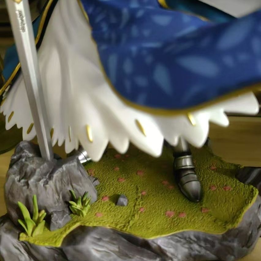 Fate Zero Saber Artoria Pendragon Scale Figure with Excalibur Sword Gold Crown Blue Cape & Terrain Base