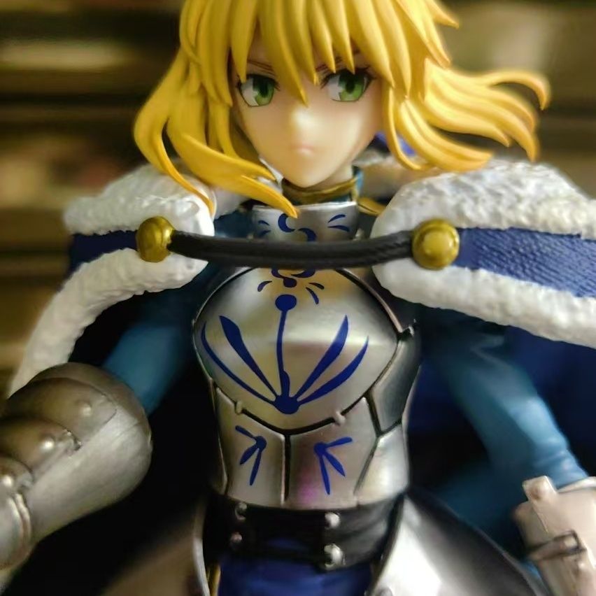 Fate Zero Saber Artoria Pendragon Scale Figure with Excalibur Sword Gold Crown Blue Cape & Terrain Base