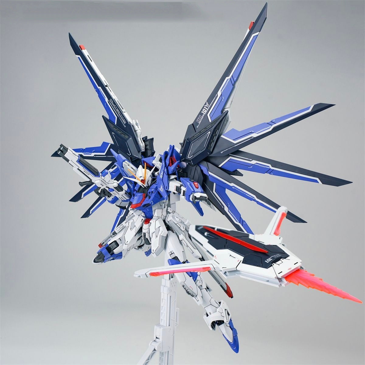 Rising Freedom Gundam Model Kit Blue Knight