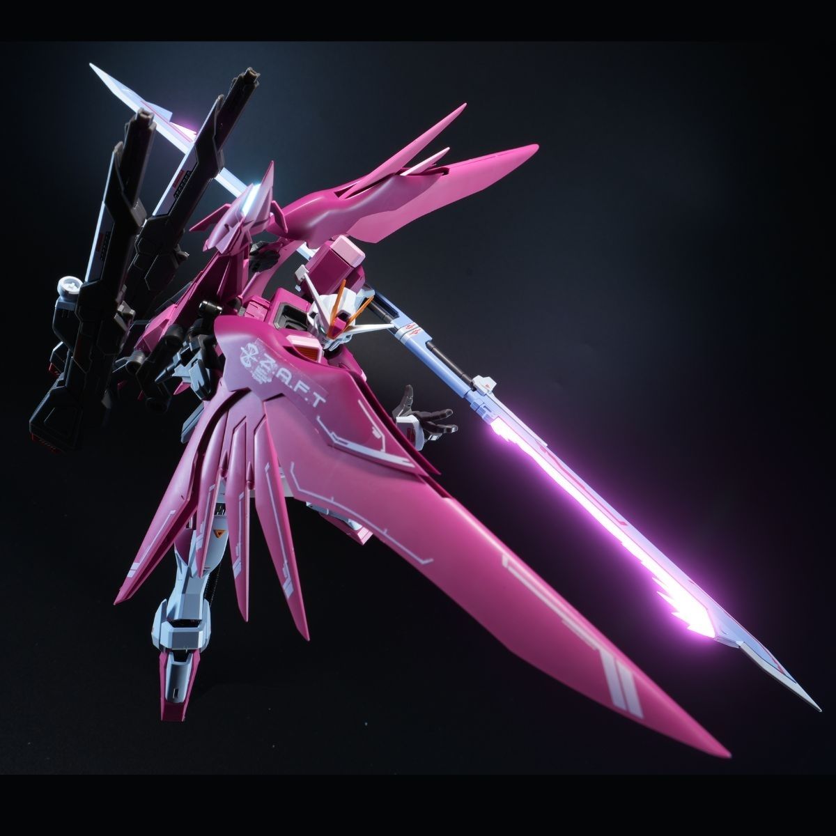 Angry Birds Destiny Pulse Rebirth 1/144 Pink Model Kit