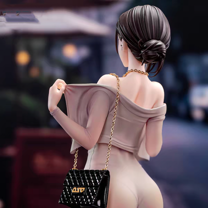 Hapitopi x Kpring Higashitan 1/6 Scale Anime Figure – Mature Elegant Lady Beige Dress Gold Chain Bag Collectible Statue